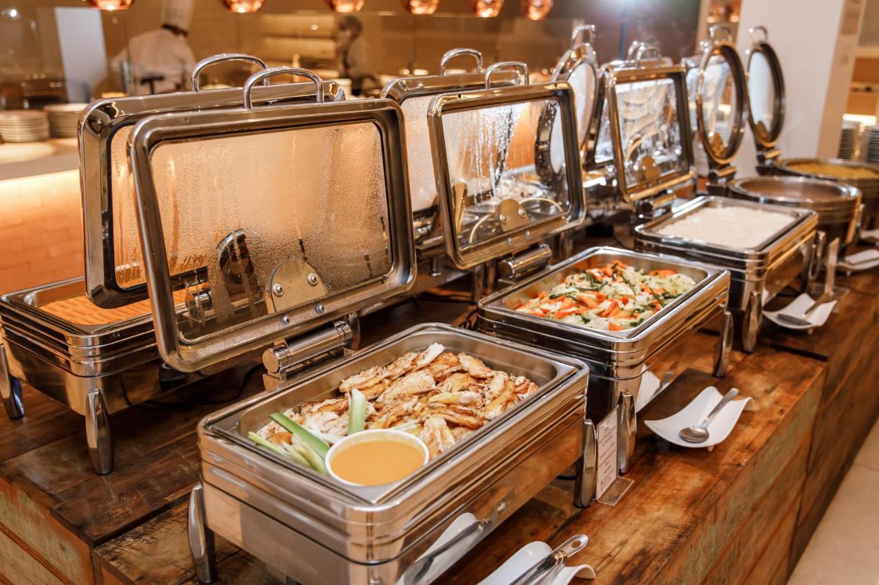 La Torre Resort All Inclusive Porto Seguro Eksteriør bilde A chafing dish buffet