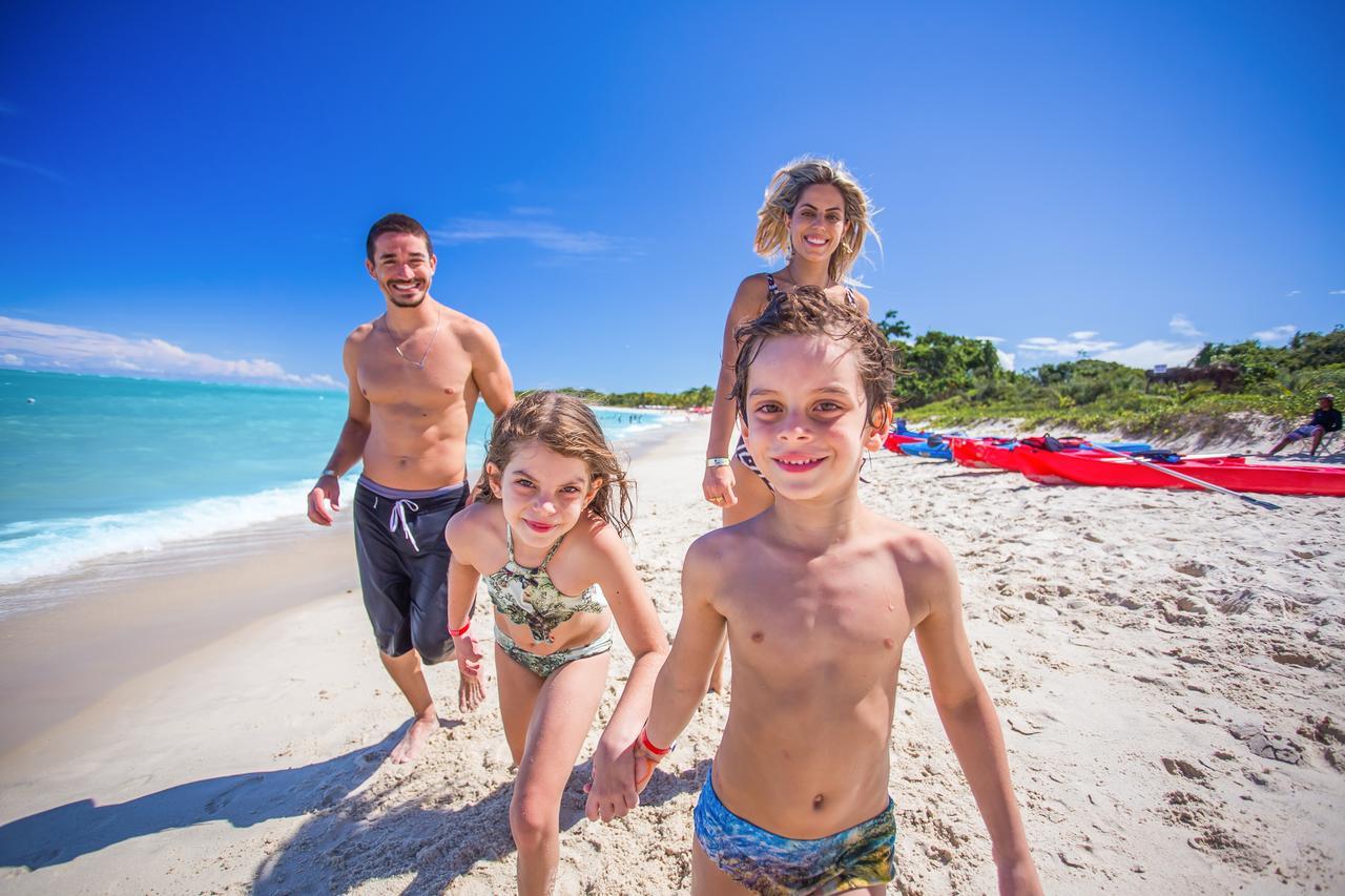 La Torre Resort All Inclusive Porto Seguro Eksteriør bilde Family on a beach